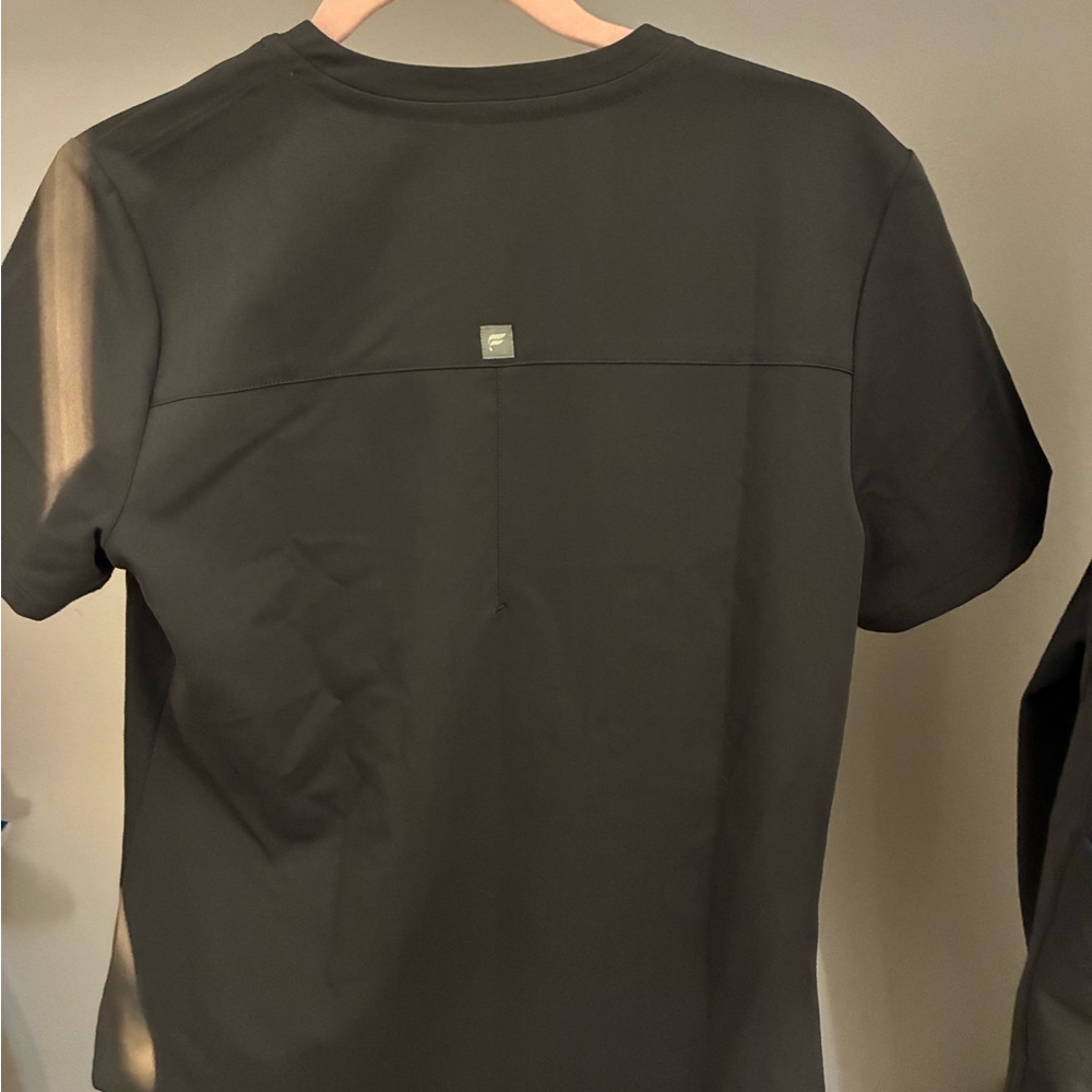 Fabletics Scrubs - Picture 4 of 7
